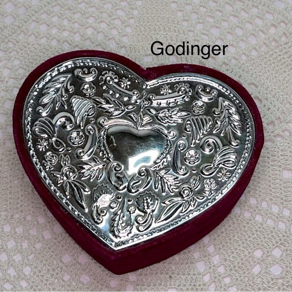 Vtg Godinger Silver Art Co LTD Red Velvet Heart Jewelry Box w/Silver Valentines